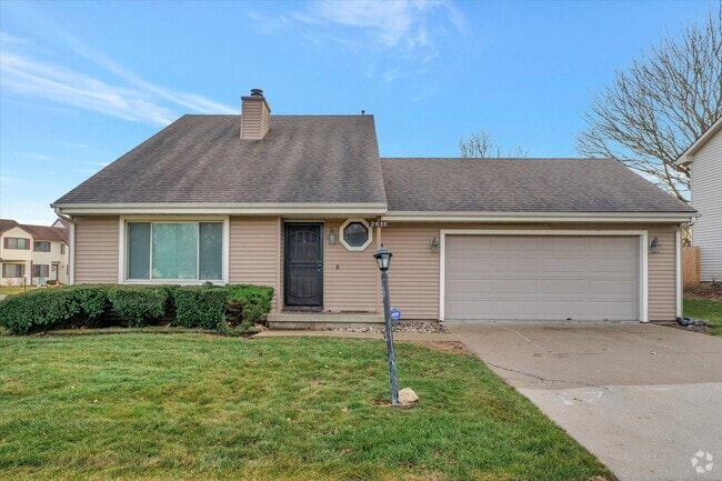 Building Photo - 4 bedroom, 2 bath home - Available August