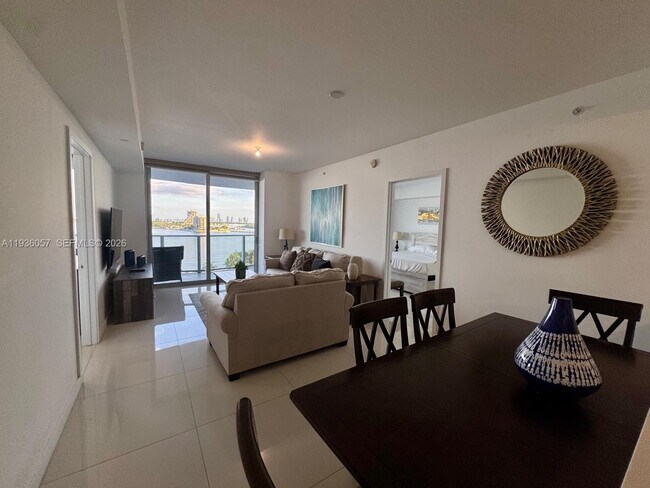 Photo - 488 NE 18th St Unidad 806