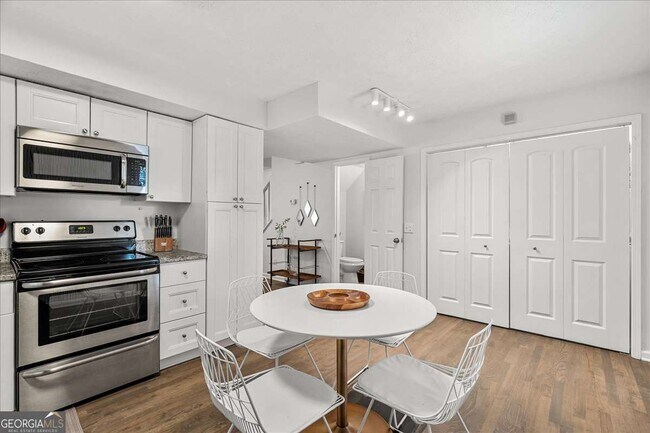Photo - 840 Rosedale Ave SE