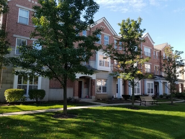 Building Photo - 4702 N Lamon Ave