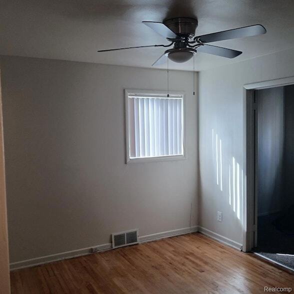 Photo - 18411 Meyers Rd