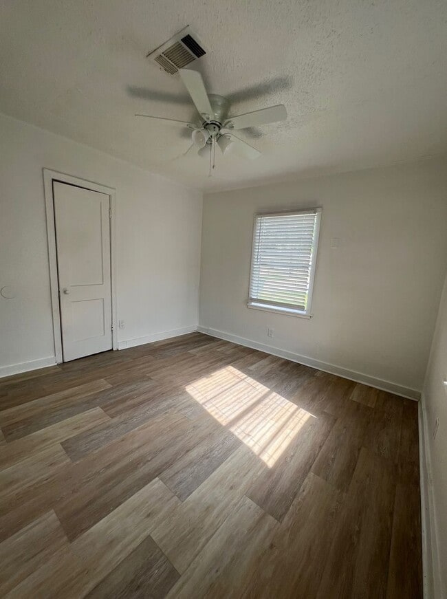 Photo - 2023 Delaware St