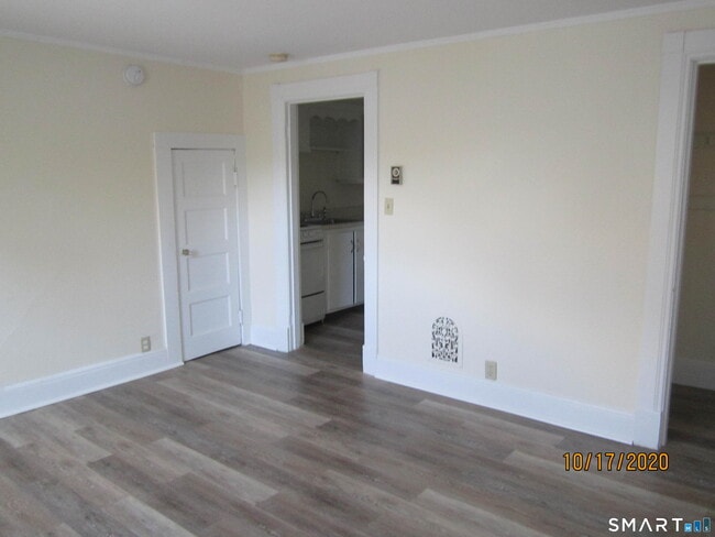 Photo - 1085 Broad St