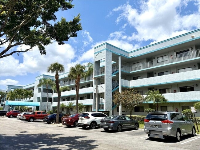 Building Photo - 4725 Lucerne Lakes Blvd E Unit 312 Rental