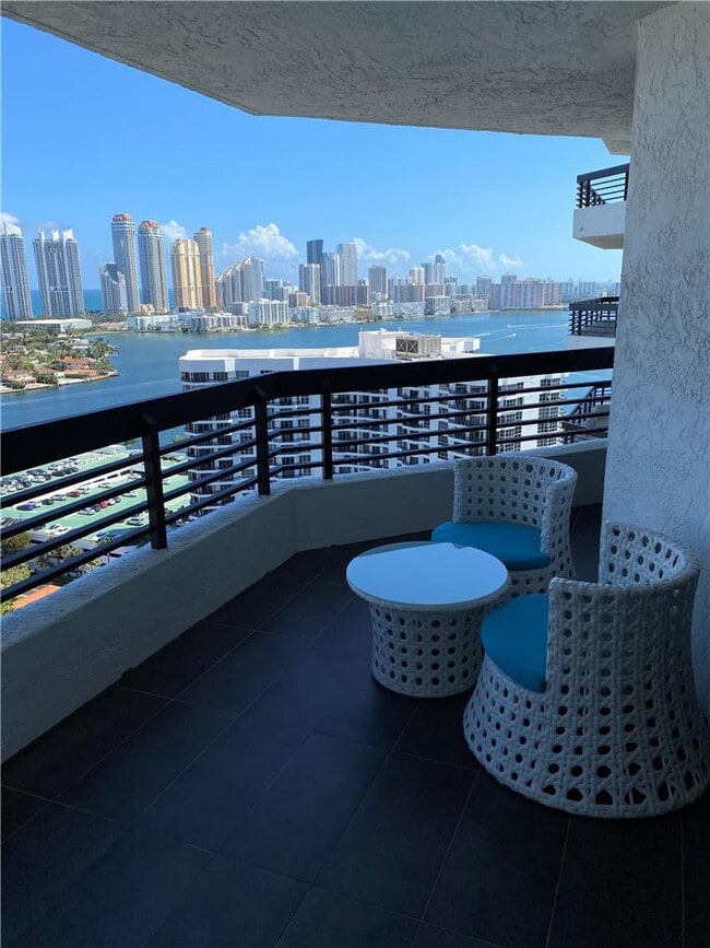 Photo - 3500 Mystic Pointe Dr Unidad 2607