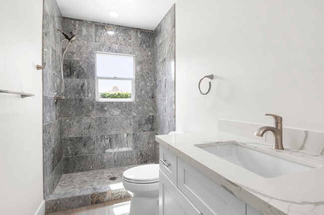 Photo - 533 W Missouri Ave