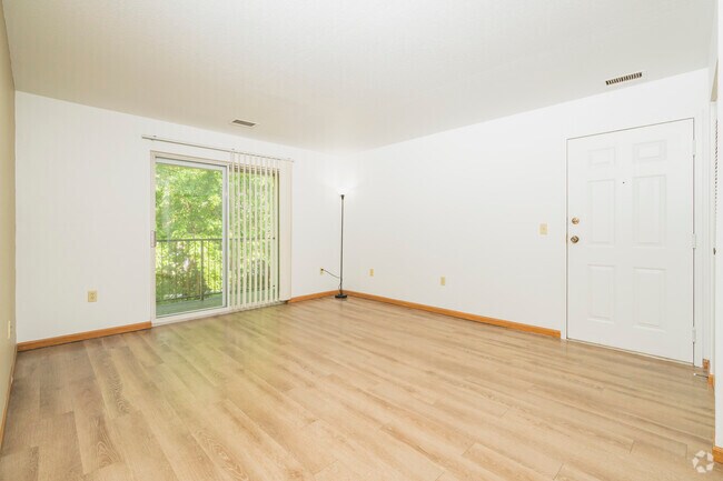 1BR, 1BA - 700SF - Family Room