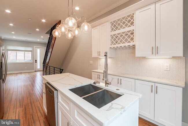 Photo - 2329 Gerritt St