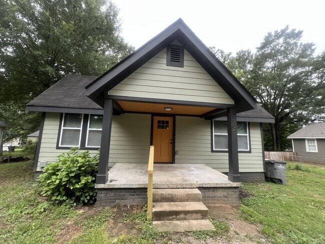 Building Photo - 906 Skyland St Rental