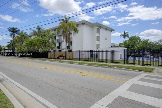 Photo - 16450 NW 2nd Ave Unidad 218