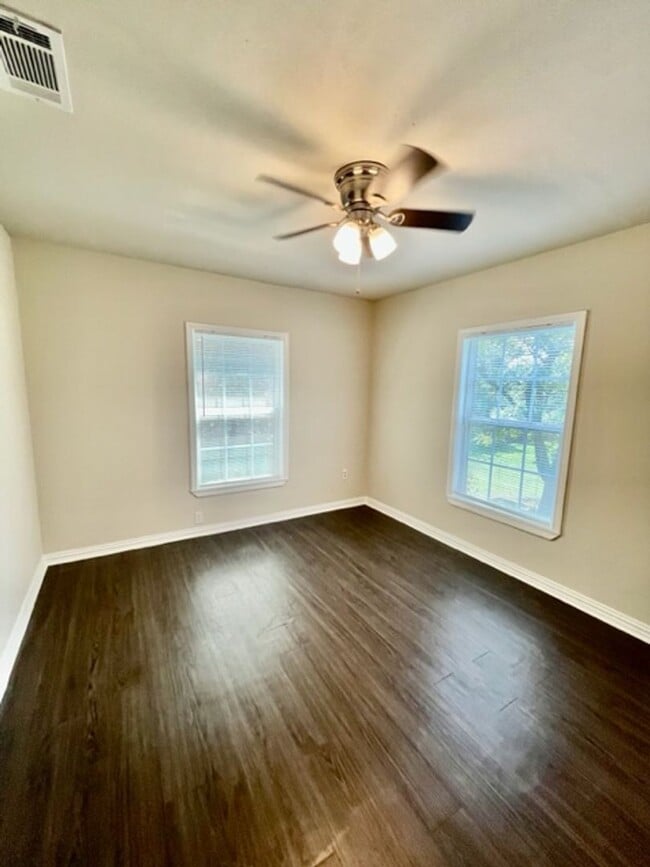 Photo - La Clede Properties Unidad 608 LaClede St.  B (upstairs)