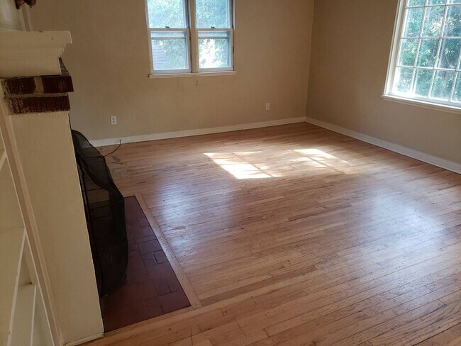 Photo - 1005 NE D St