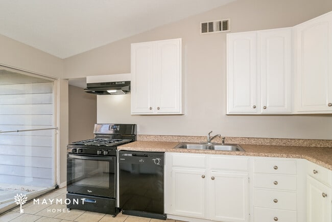 Photo - 3145 Kingsley Dr