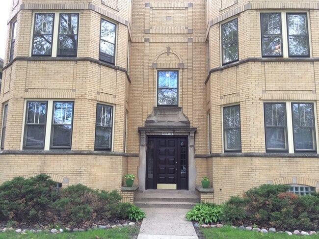 Building Photo - 4716 N Sacramento Ave Unit # 2