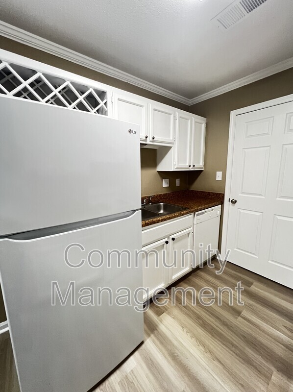 Photo - 2150 N Sherwood Forest Dr Unidad Apt 27C