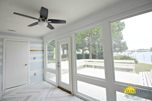 Photo - Stunning 3 Bedroom Waterfront Unit in Fort Walton!