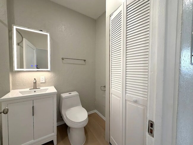 Photo - 1223 S J St Unidad 10