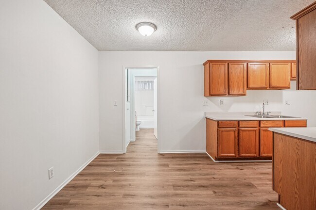916 Carondelet