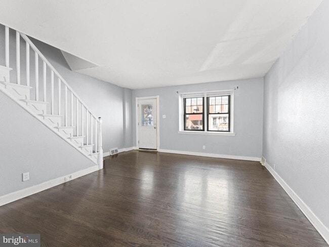 Photo - 6643 Algard St