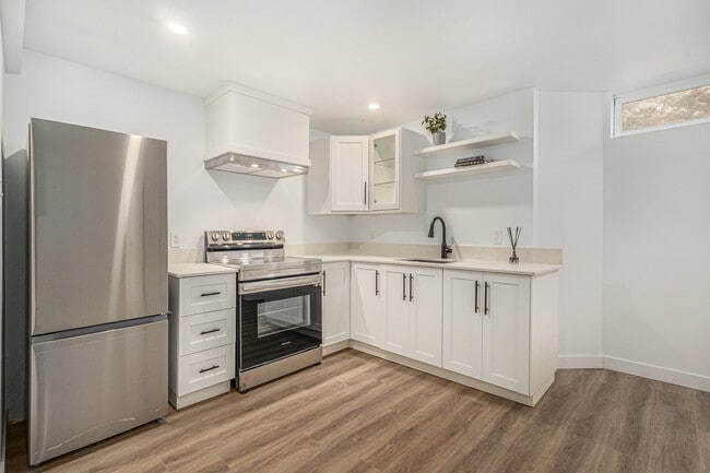 Photo - 1665 Teakdale Ave