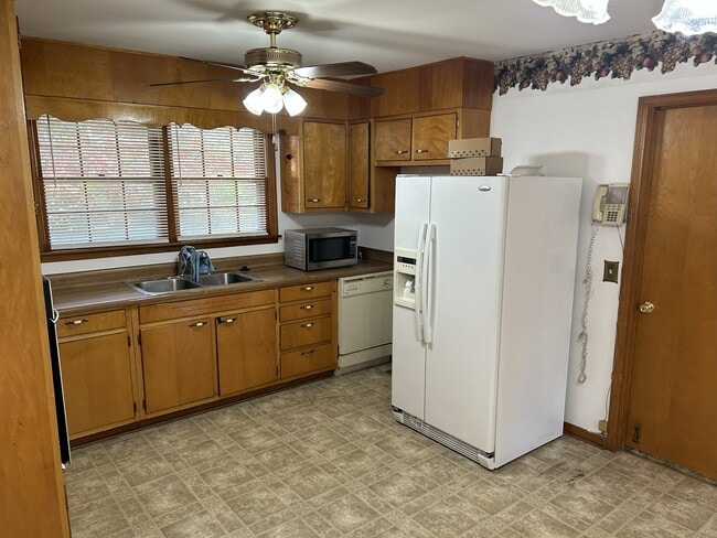 Photo - 1115 Hewitt St NW