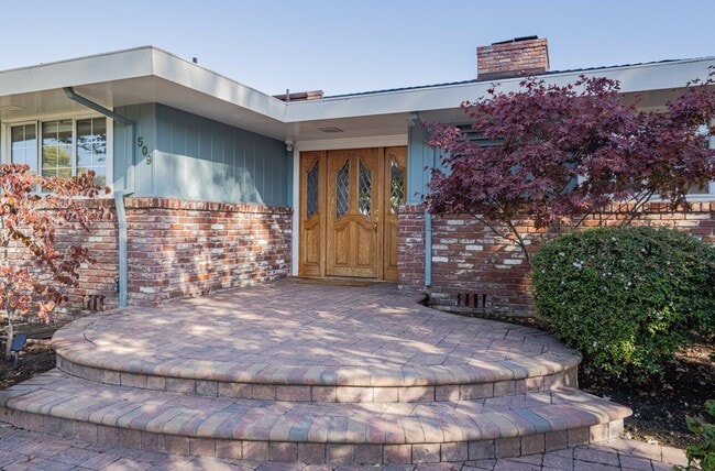 Photo - 509 Manor Dr