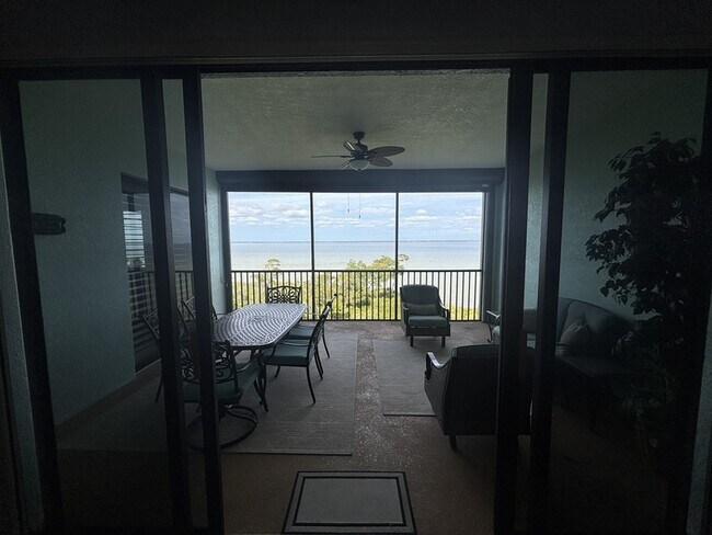 87 Vivante Blvd