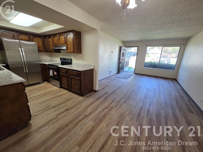 Building Photo - DR150.01 Unit A