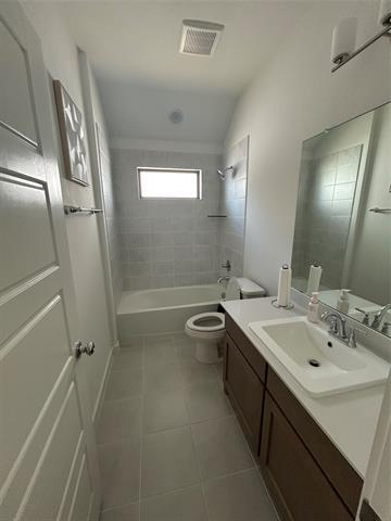 Photo - 1806 Balfour Bnd