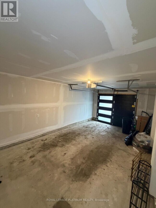 Photo - 290 Equestrian Way