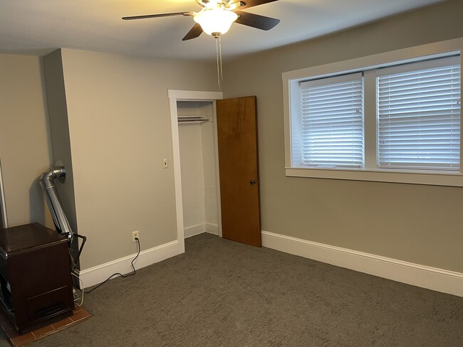 16 Harding Rd Unit 2nd floor clean quiet apartment with storage
