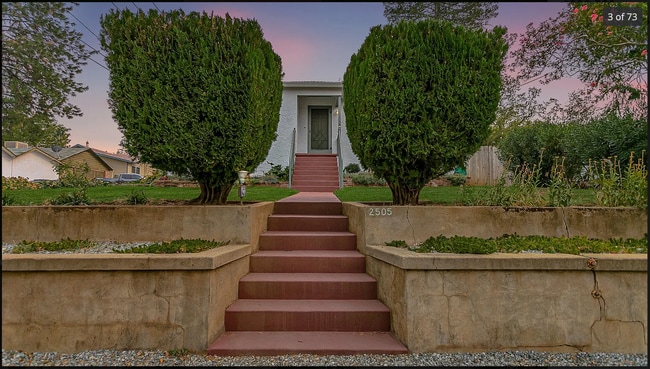 Furnished 3 Bedroom Downtown Home On Corne... - Furnished 3 Bedroom Downtown Home On Corne...