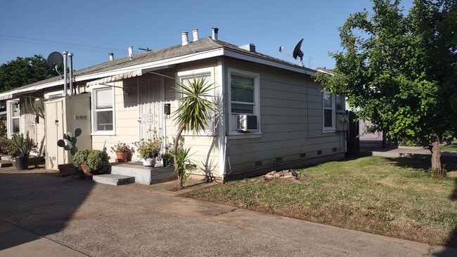 Building Photo - 6838 18th Ave