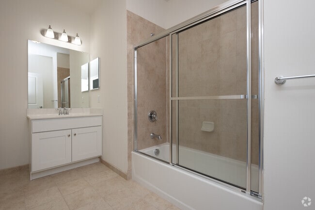 1BR, 1.5BA - 1046SF - Windsor Castle