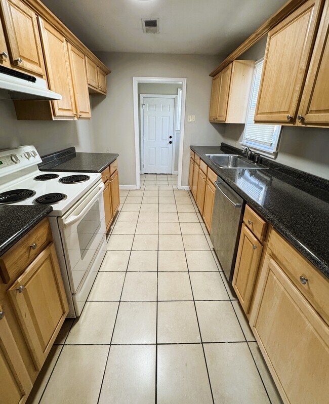 Photo - 1331 Colonial Rd