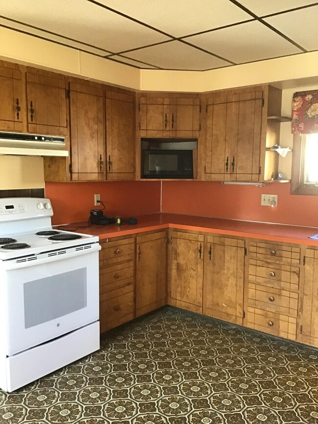 Photo - Spacious, Family Friendly, In-Town Home Unit 1