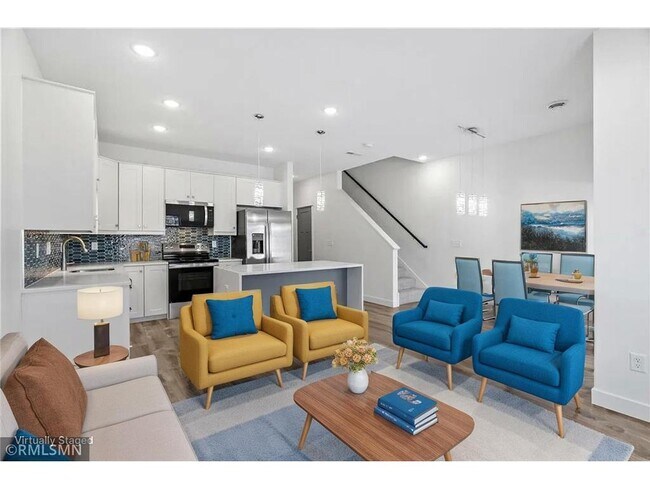 Photo - 425 W 8th St