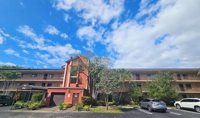 Building Photo - 2214 S Cypress Bend Dr Unit 208