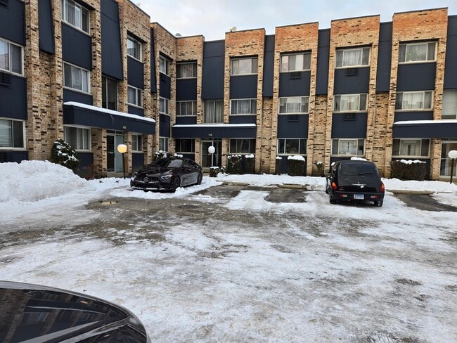 Building Photo - 8655 1/2 W Foster Ave Unit 1B