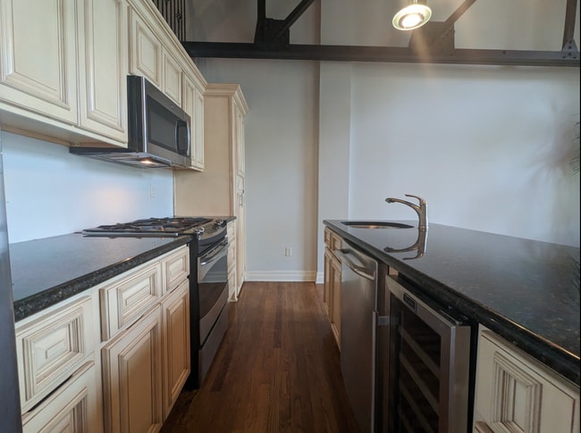 Photo - 1715 Summit St Unit 204