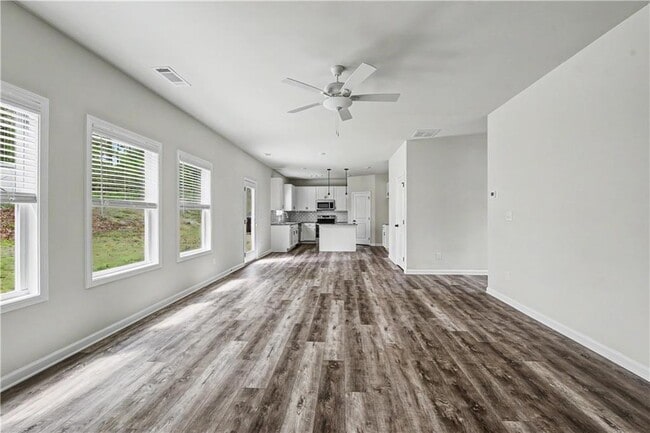 Photo - 290 Fox Crk Dr