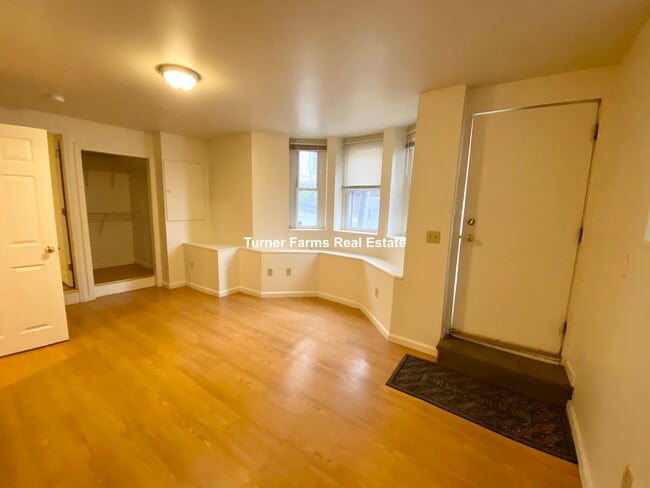 Building Photo - 2 Shepherd Ave Unit 3A