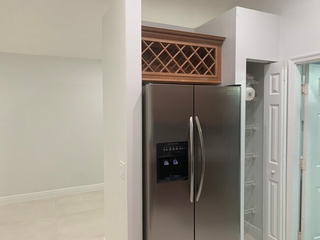 Photo - 1428 Majesty Ter