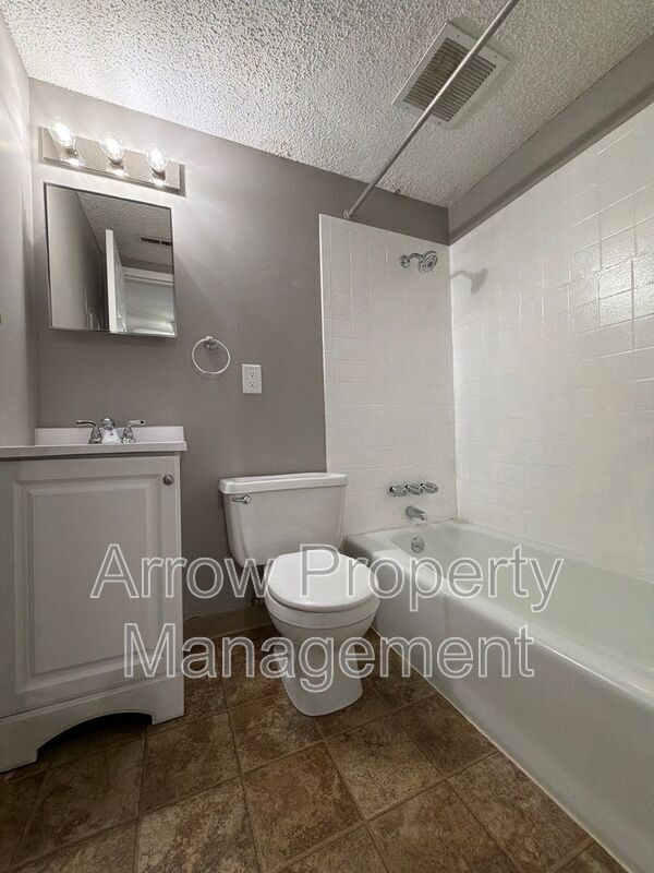 Photo - 1111 E St Unidad 6