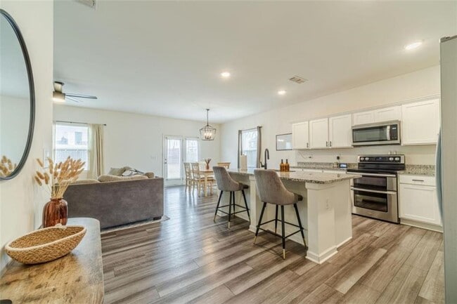 Photo - 222 Knightsbridge Ln