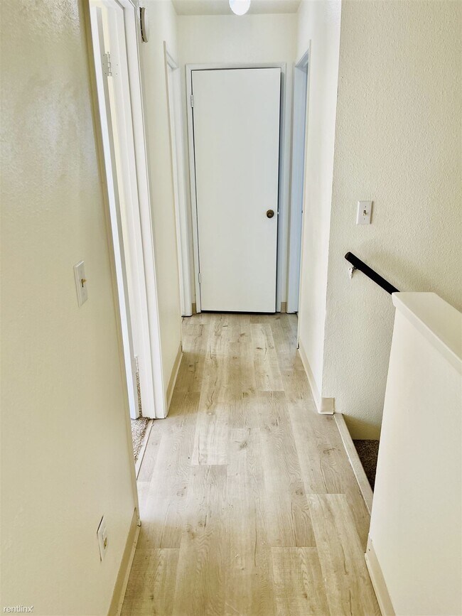 Photo - 3 br, 2 bath 4plex - 906 South Garfield St...