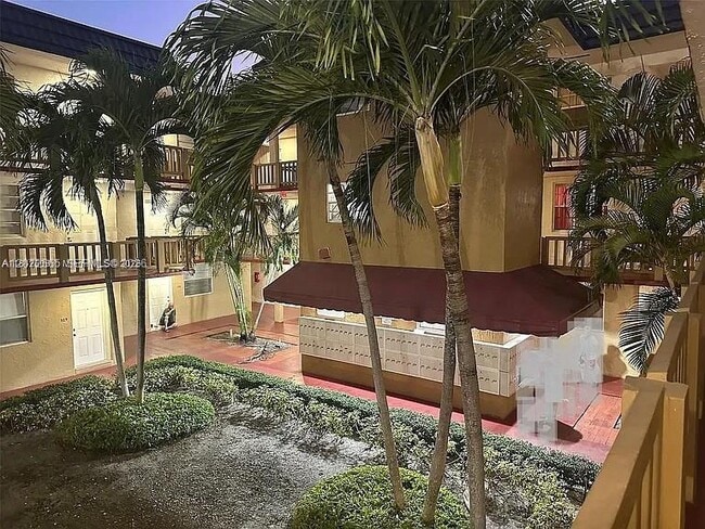 Building Photo - 4655 Palm Ave Unit 209