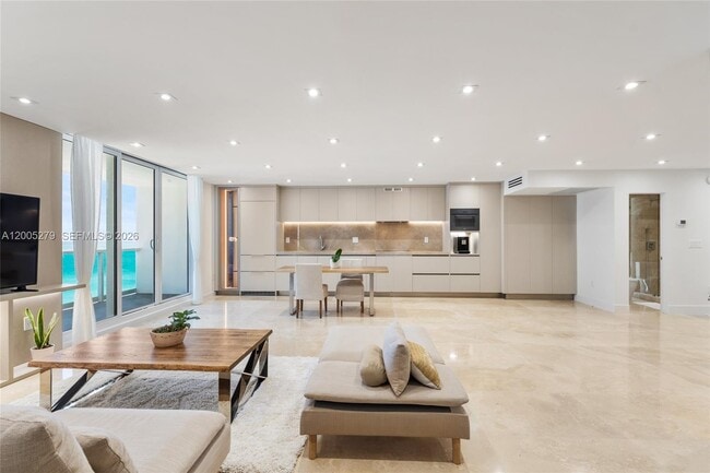 2301 Collins Ave Unit 1011