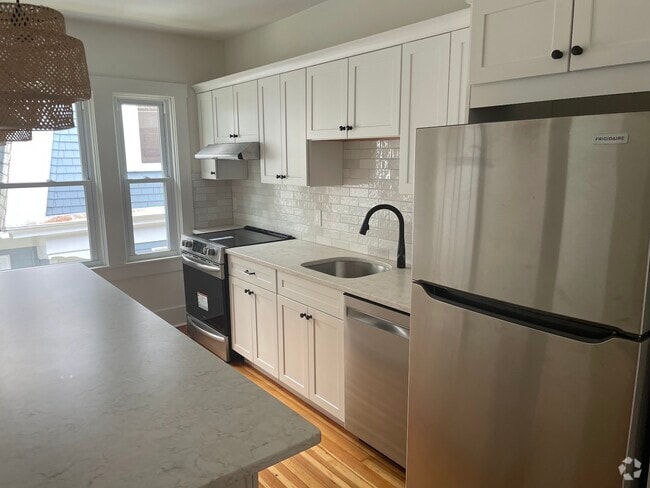 Building Photo - 85 Larch St Rental