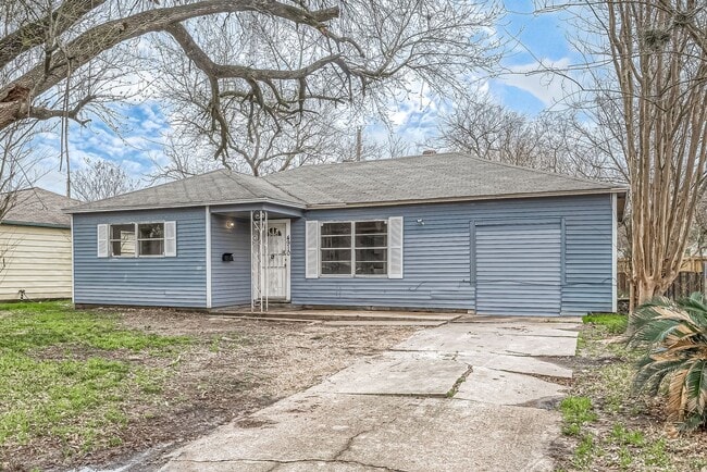 Building Photo - Very affordable spacious 4bed/2bath single-family house!